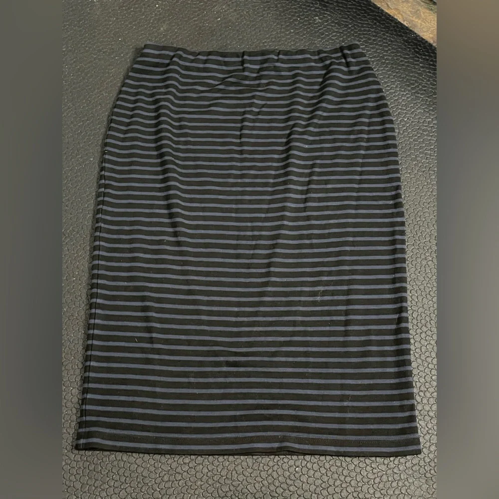Sanctuary size small black‎ and blue striped pull on pencil skirt